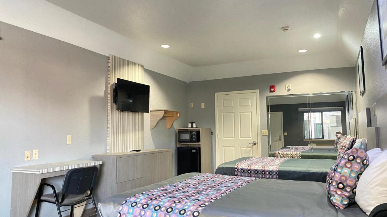 Island Suites Hobby Airport Houston Bagian luar foto
