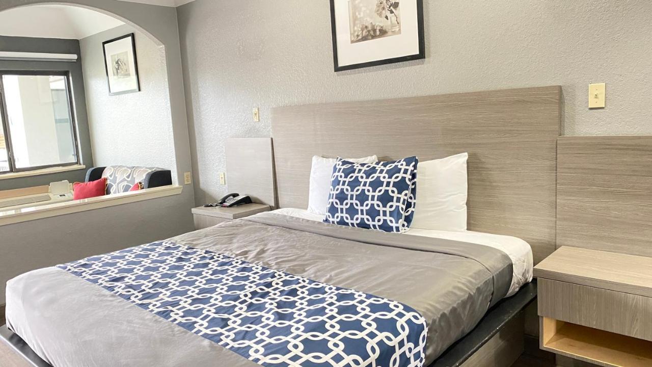 Island Suites Hobby Airport Houston Bagian luar foto