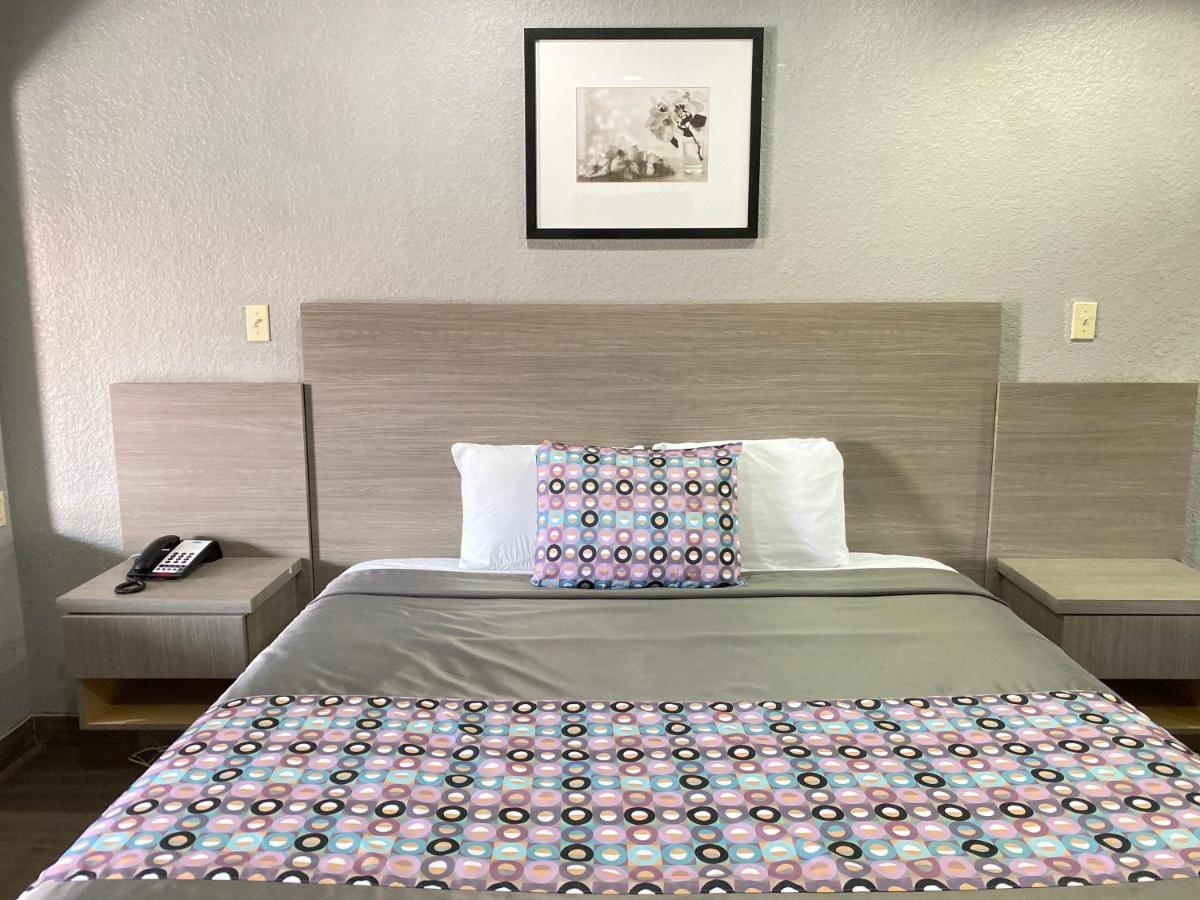 Island Suites Hobby Airport Houston Bagian luar foto