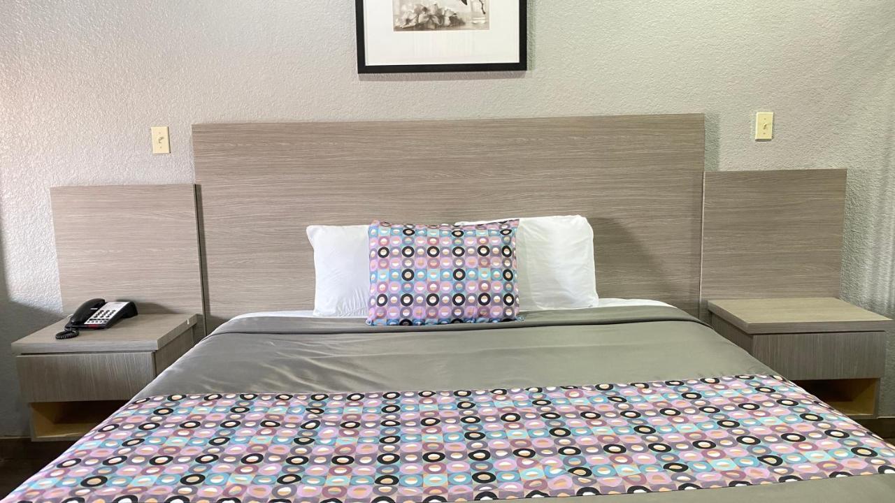 Island Suites Hobby Airport Houston Bagian luar foto