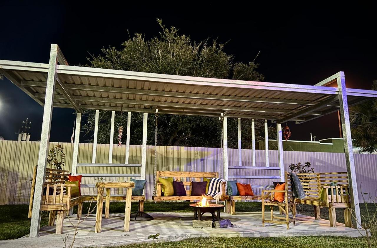 Island Suites Hobby Airport Houston Bagian luar foto