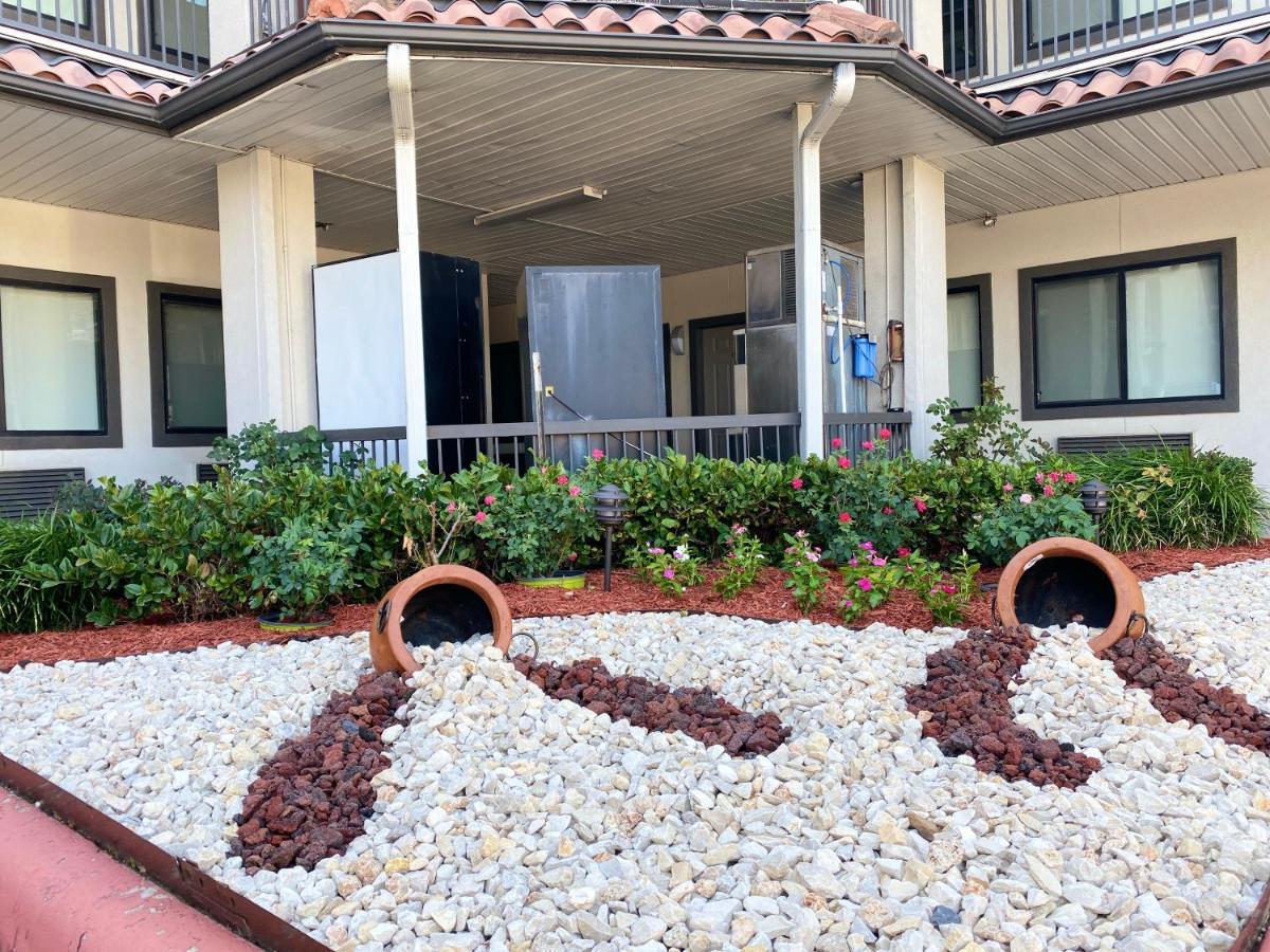 Island Suites Hobby Airport Houston Bagian luar foto