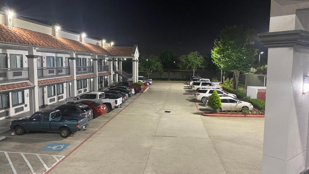 Island Suites Hobby Airport Houston Bagian luar foto