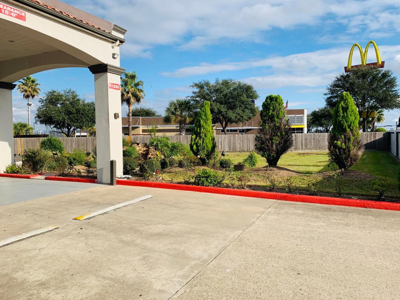 Island Suites Hobby Airport Houston Bagian luar foto