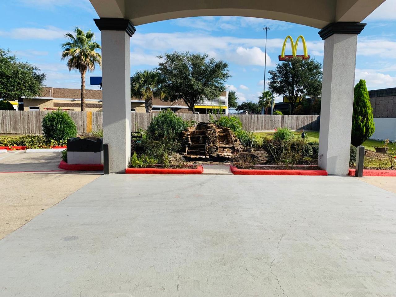 Island Suites Hobby Airport Houston Bagian luar foto